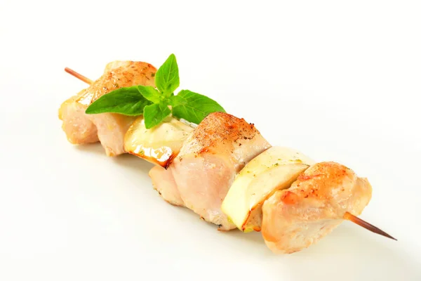 Chicken and aubergine skewer — Stock Photo, Image