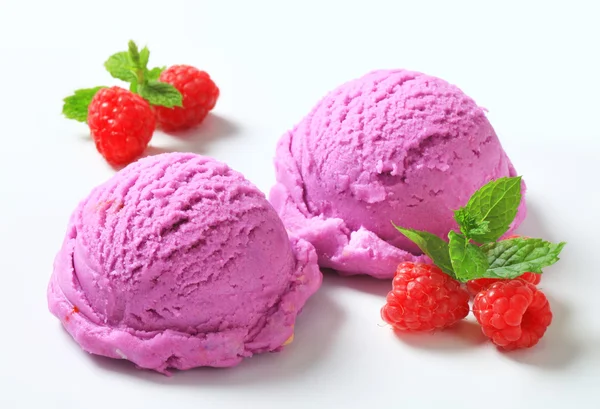 Мороженое из ягод — стоковое фото