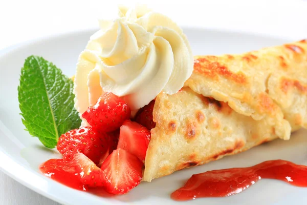 Strawberry crepe — Stock Photo, Image