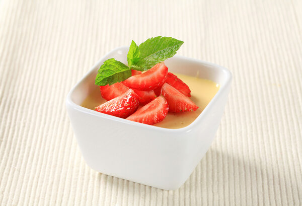 Пудинг с клубникой
