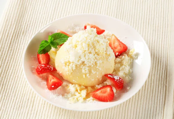 Strawberry dumpling — Stock Photo, Image