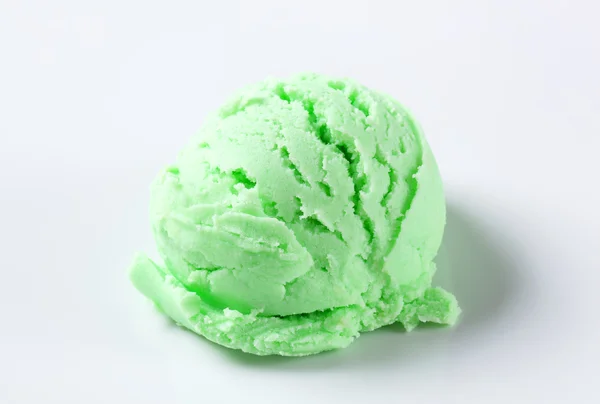 Scoop of green ice-cream — Stock Photo, Image