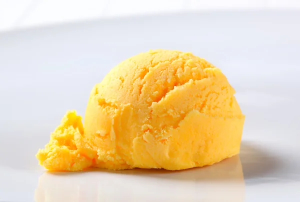 Szufelka mango sorbet — Zdjęcie stockowe