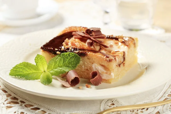 Bolo de queijo e esponja de chocolate — Fotografia de Stock