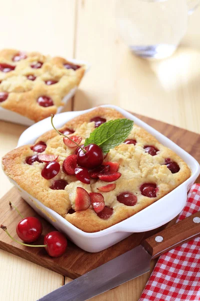 Cherry sponge cakes — Stock Photo, Image