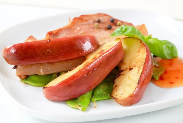 Pan fried pork and apple wedges — Stock Photo, Image