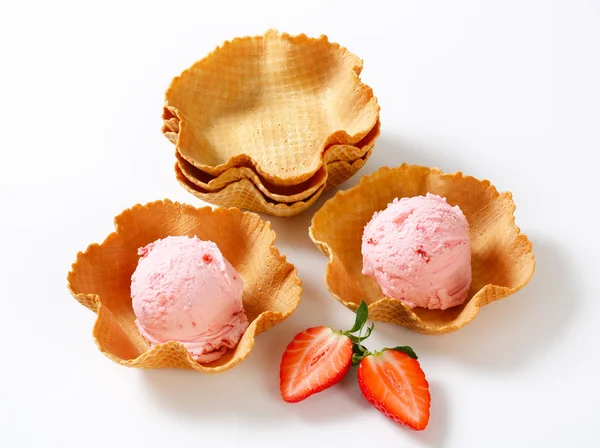 Pink ice cream in waffle baskets — Stock Photo, Image