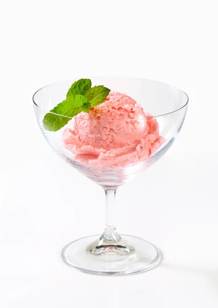 쿠 페에서 과일 맛 아이스크림 — 스톡 사진