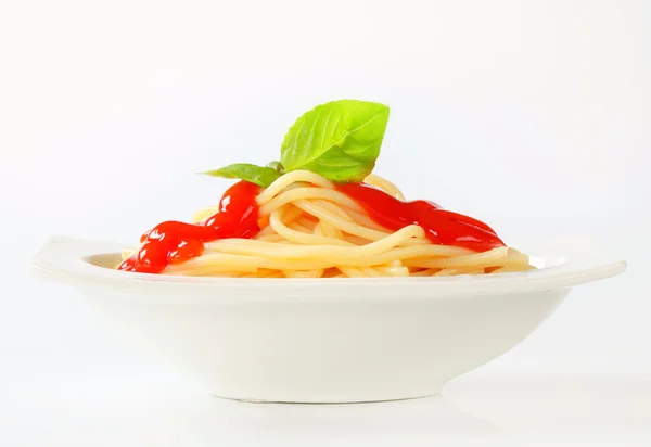 Spaghetti met ketchup — Stockfoto