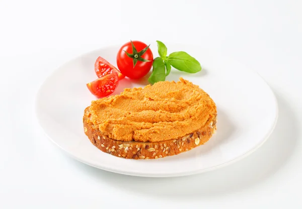 Bread with tomato spread — Stock Photo, Image