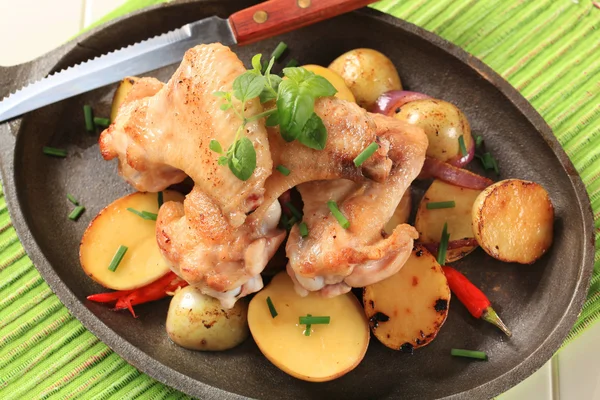 Chicken wings and potatoes — Stock Photo, Image