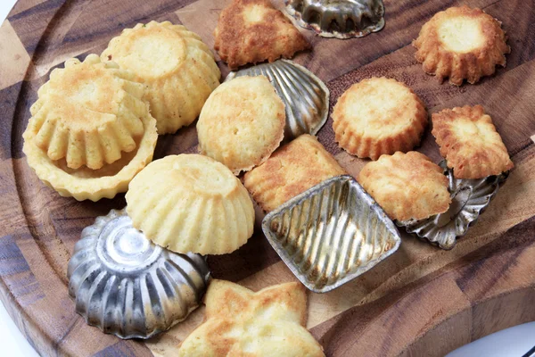 Small tart shells and baking pans — Stock Photo, Image
