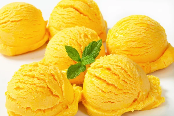 노란 아이스크림 — 스톡 사진