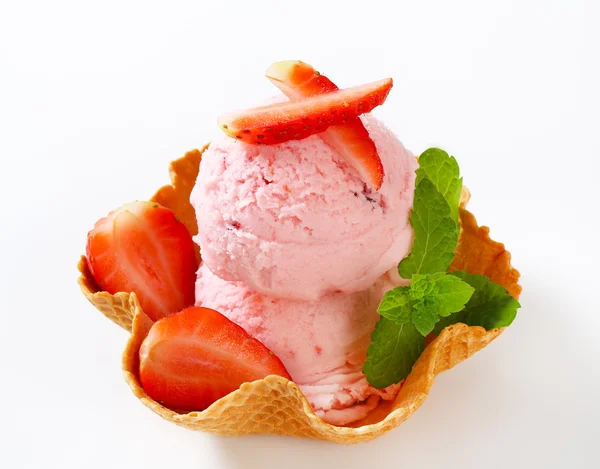 Pink ice cream in waffle basket — Stock Photo, Image