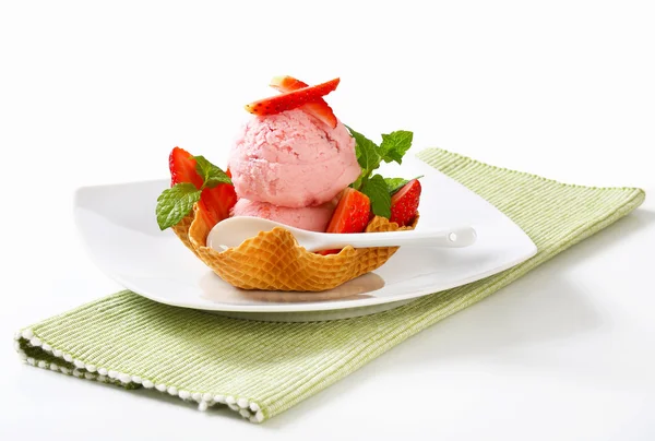 Ice cream and strawberries in waffle basket — Stock Photo, Image