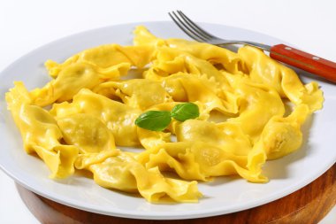 pişmiş doldurulmuş makarna