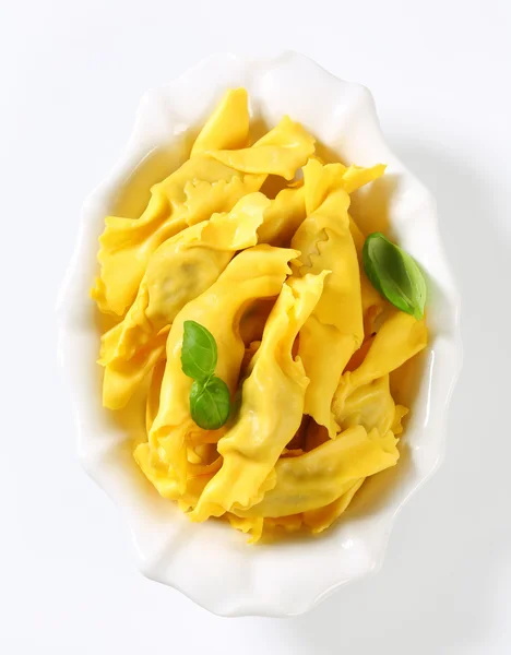 Caramelle kom vormige gevulde pasta — Stockfoto