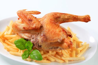 çıtır derili tavuk patates kızartması ile