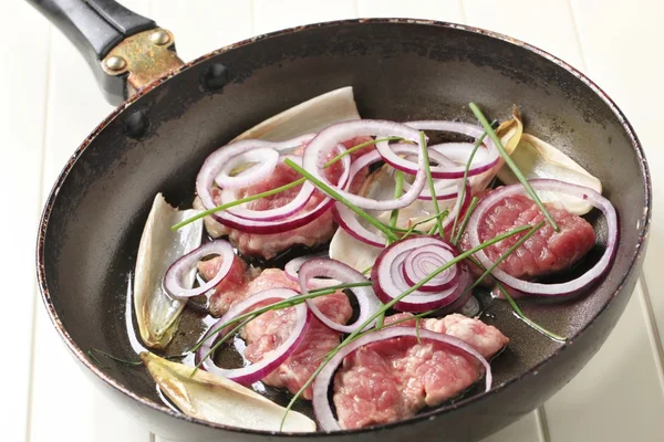 Pan frying pork and onion — Stock Photo, Image