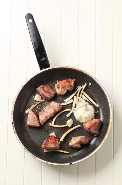 Pan frying pork and garlic — Stock Photo, Image