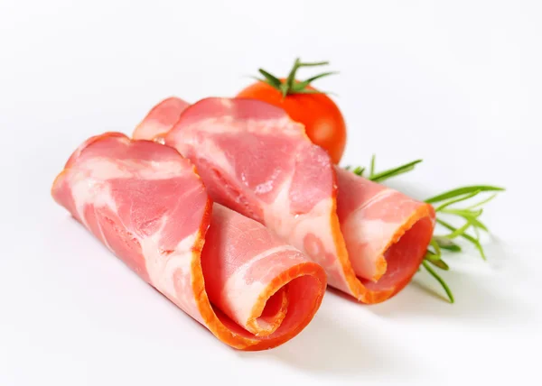 Fette di carne di maiale affumicata - arrotolate — Foto Stock