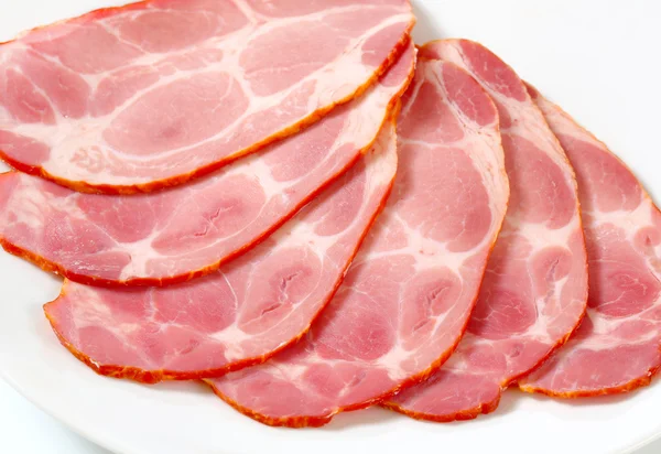 Füme domuz eti boyun dilimlenmiş — Stok fotoğraf