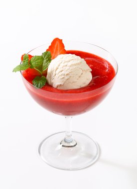 Dondurmalı çilek püresi