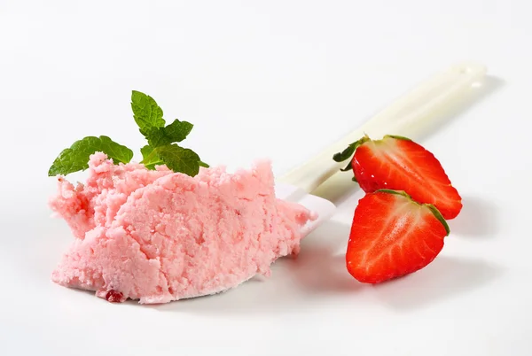 Strawberry ice cream — Stock Photo, Image