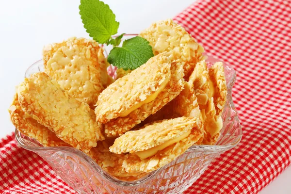 Crispy almond sandwich cookies — Stock Photo, Image