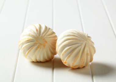 düğme mantar oyulmuş