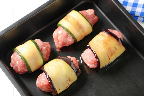 Minced meat wrapped in eggplant and zucchini — Stock Photo, Image