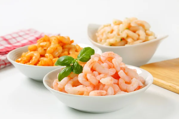 Plain and seasoned shrimps — Stock Photo, Image