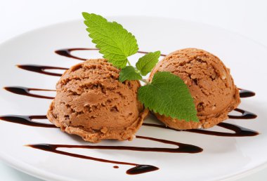 Kepçe çikolata buz creamn