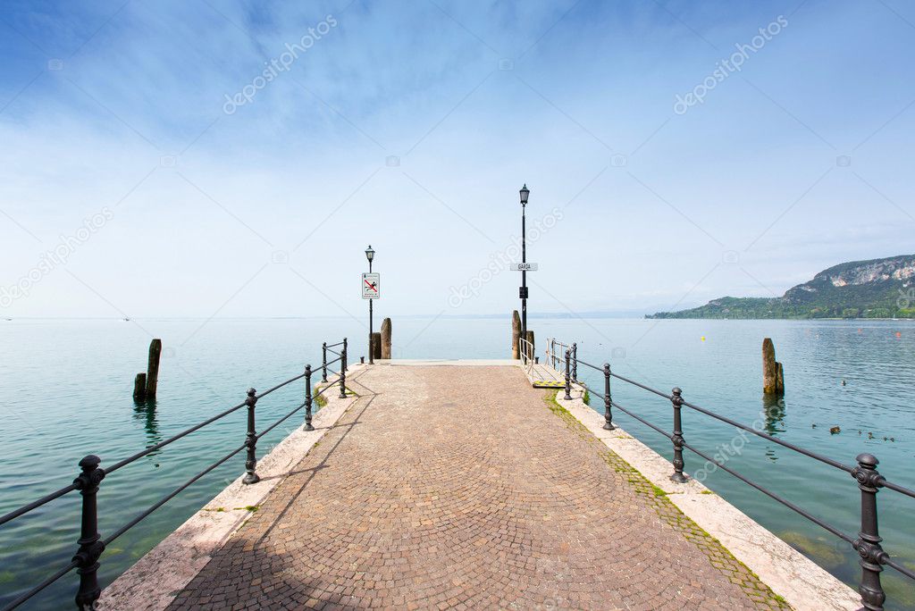 Pier in Lago di Garda
