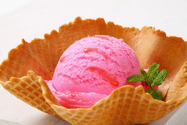 Pink ice cream in a wafer bowl — Stock Photo, Image