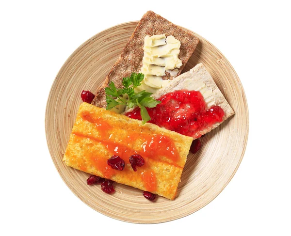 Pane croccante con burro e marmellata — Foto Stock