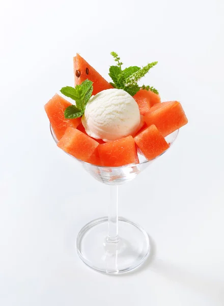 Weißes Eis mit Wassermelone — Stockfoto