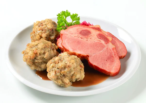 Smoked pork with Tyrolean dumplings and red kraut — Stock Photo, Image