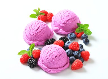 Üçlü berry meyve dondurma