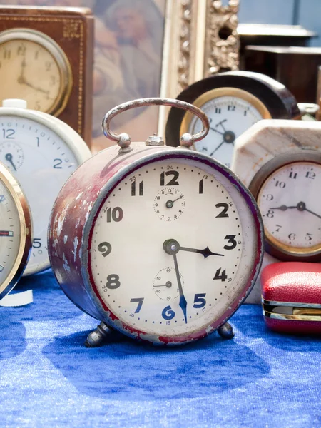 Old clocks at flea market — Stock Photo, Image