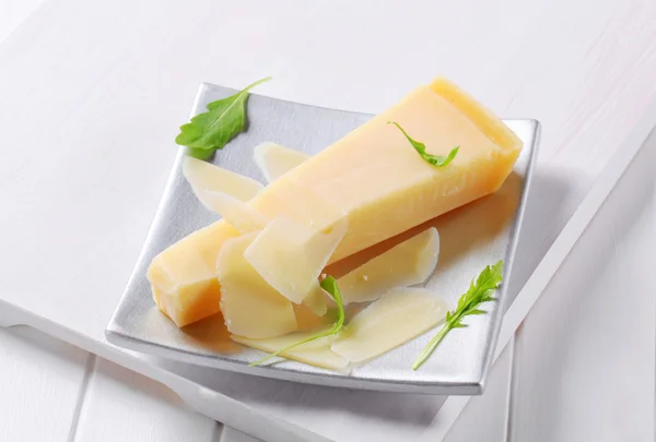 Cuña de queso parmesano — Foto de Stock