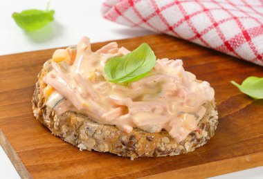 açık yüzlü Jambonlu sandviç