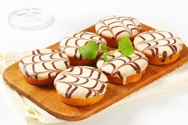 Csokoládé-mázas mini torták — Stock Fotó