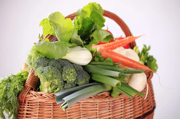 Fresh vegetables in a basket — Stock Photo, Image