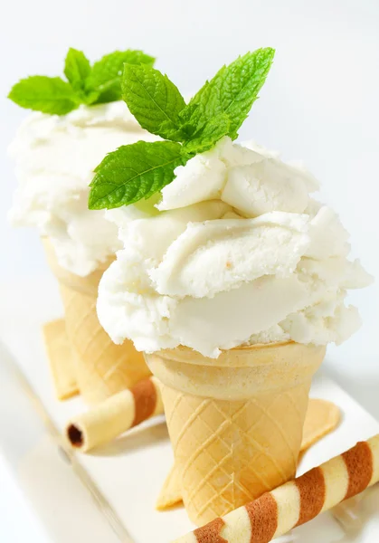 Cones de sorvete branco — Fotografia de Stock