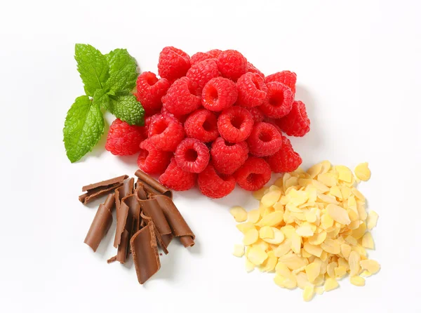 Fresh raspberries, chocolate curls and sliced almonds — Stock Photo, Image