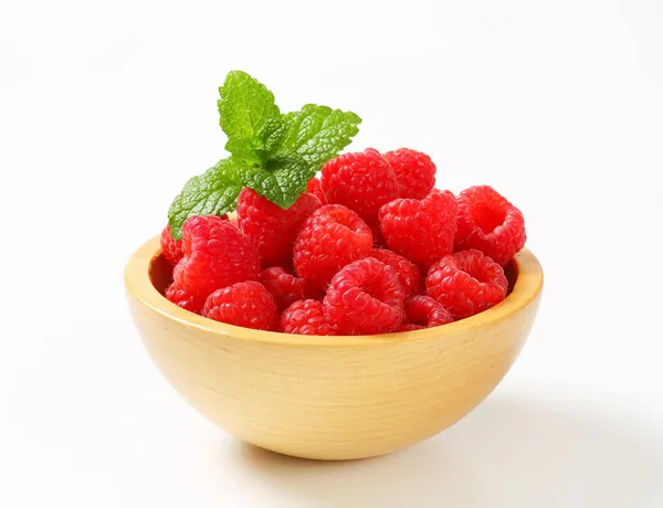 Bowl of fresh raspberries — Stock Photo, Image