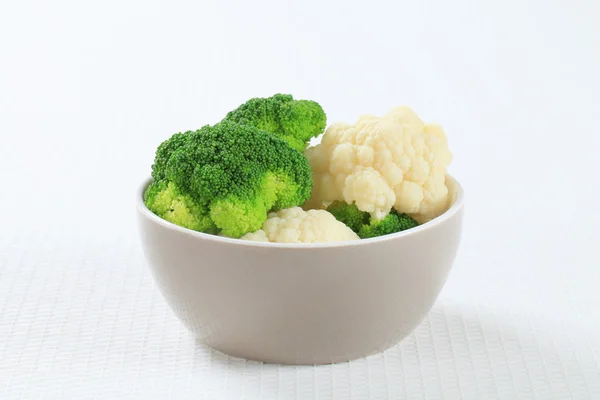 Couve-flor e brócolos cozidos — Fotografia de Stock