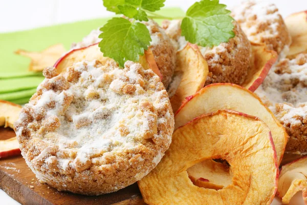 Apfel-Crumble-Kekse mit Apfelchips — Stockfoto