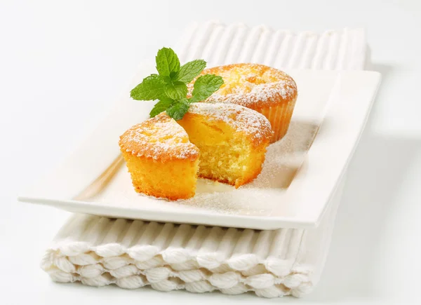 Pudding gefüllte Cupcakes — Stockfoto